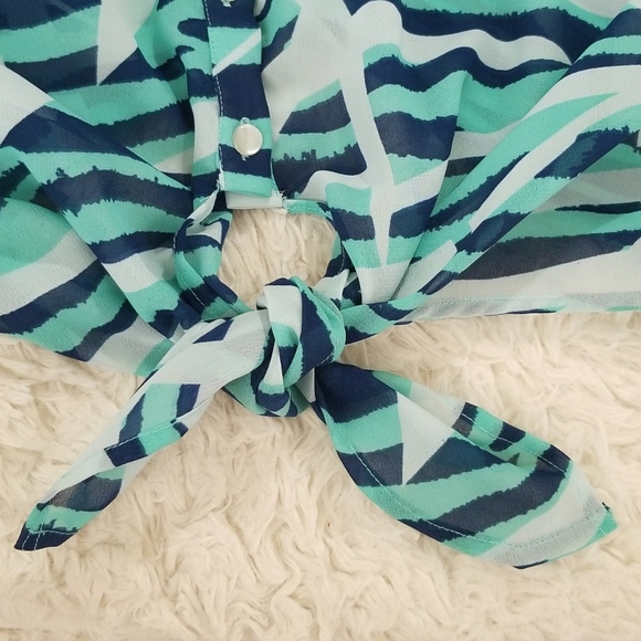 Ava & Grace Wild Print Button Blouse - Picture 4 of 4